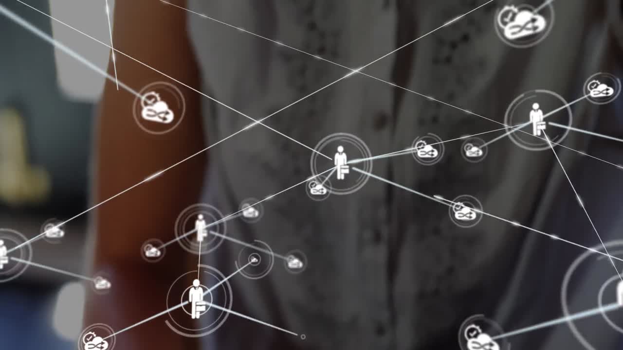 conectores en movimiento y datos digitales sobre una mujer usando casco vr