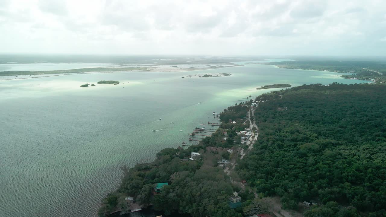 aterrizando en la increíble laguna de bacalar en méxico