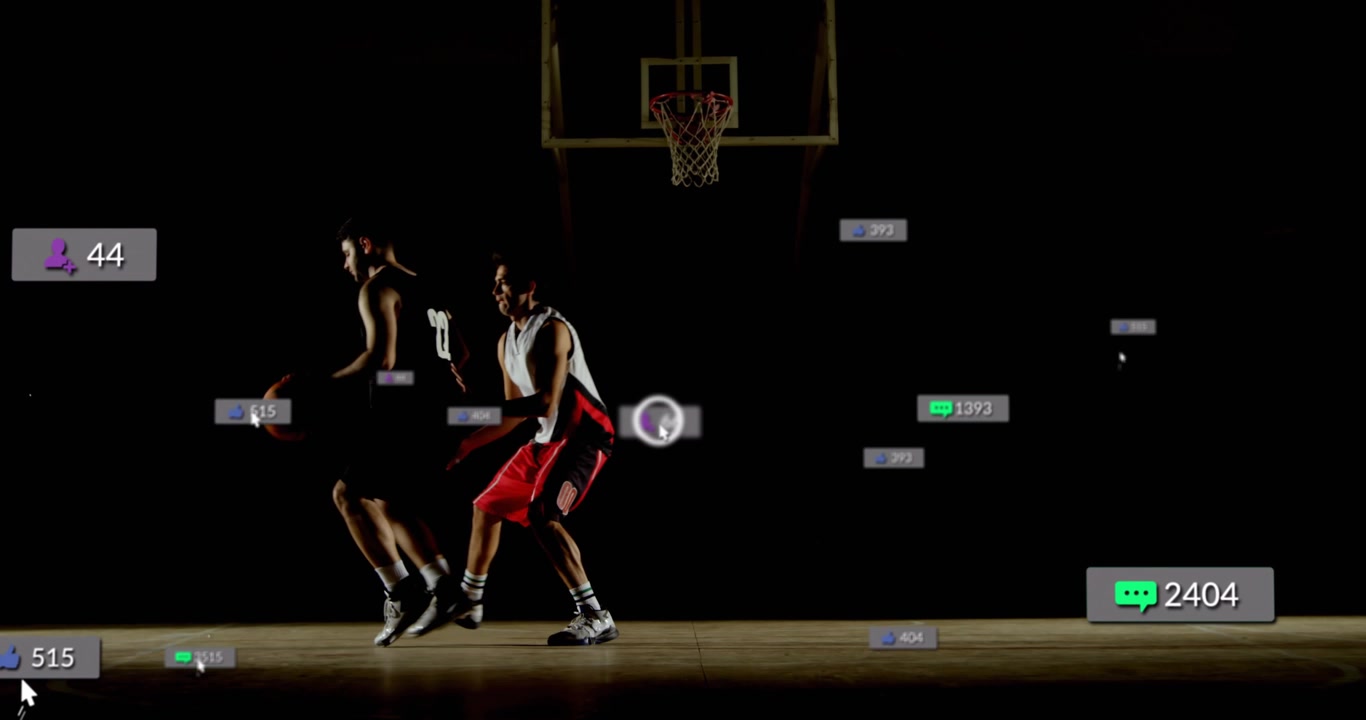 Giocatori di basket che palleggiano e difendono sul campo con sovrapposizioni di social media
