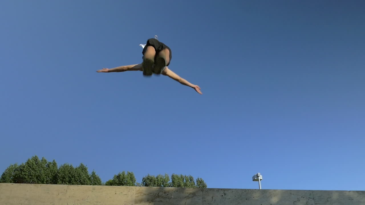 그는 극단적이고 아드레날린을 좋아합니다.