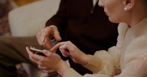 Female-Teaching-Grandfather-To-Use-Cellphone-In-Christmas-2