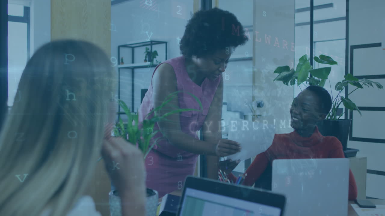 animación del procesamiento de datos financieros sobre diversas personas de negocios en la oficina