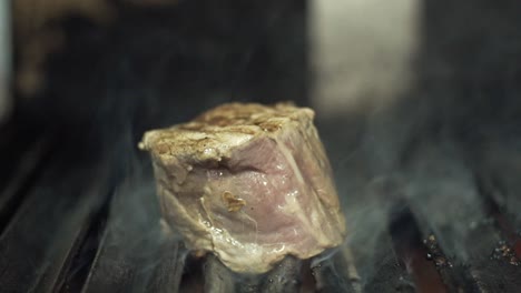 bistec en la parrilla