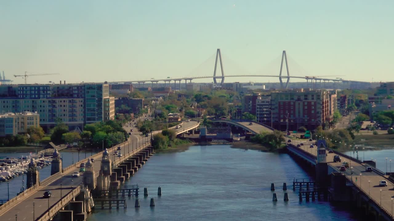 애슐리 강 다리 찰스턴 사우스 캐롤라이나와 아서 라베넬 다리