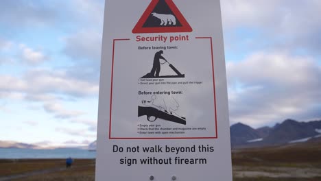 para, oso polar peligro, no pase más allá de esta señal sin arma de fuego