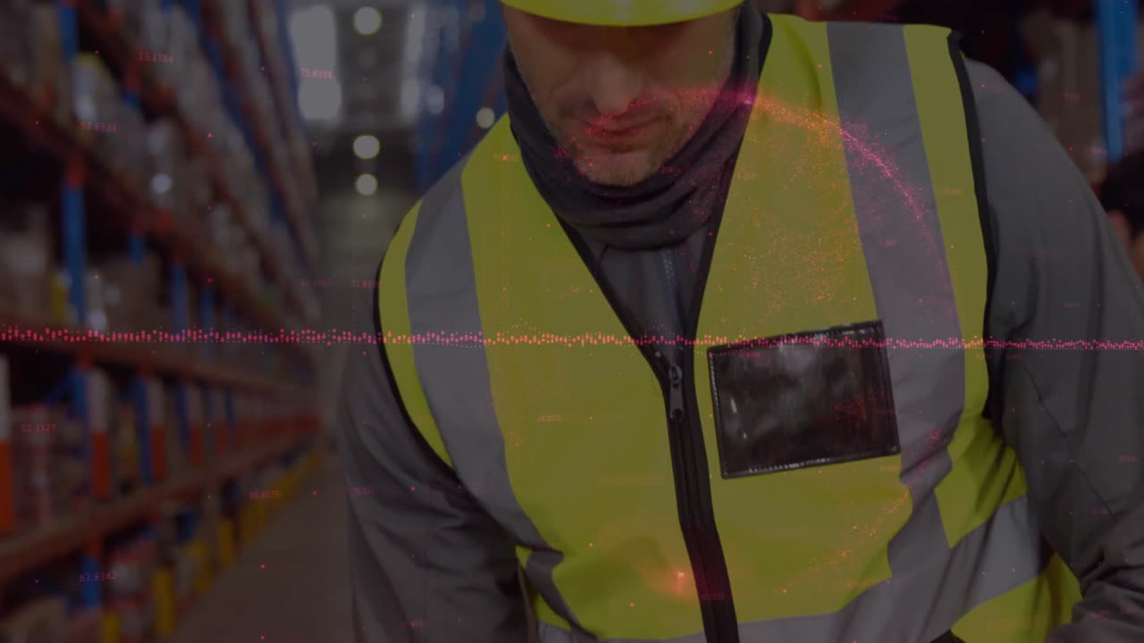 animación del procesamiento de datos financieros sobre un trabajador caucásico en un almacén
