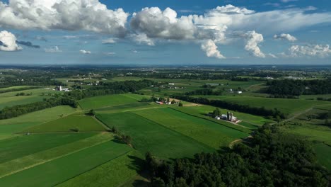 Feldansicht-Der-Ländlichen-Landschaft-Im-Sommer.-Schöne-Antenne