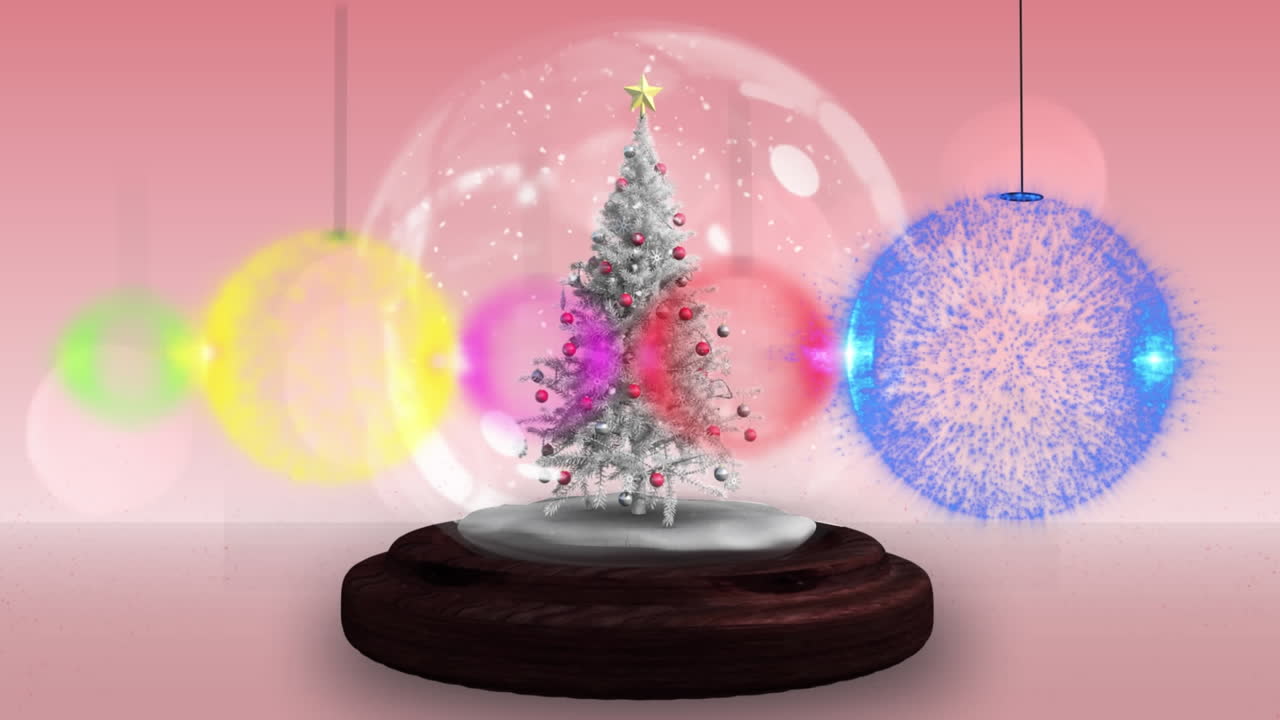 adornos coloridos colgando decoraciones y estrellas fugaces sobre el árbol de navidad en el globo de nieve