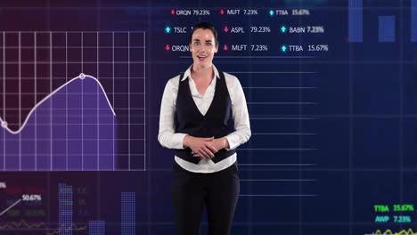 animación de procesamiento de datos financieros y mujer de negocios caucásica sobre fondo oscuro