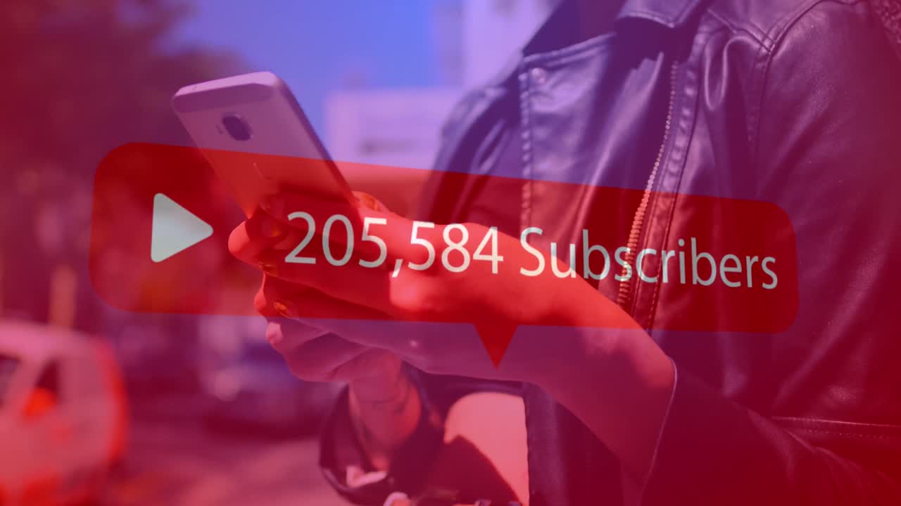 animación de iconos de redes sociales sobre mujeres que usan teléfonos inteligentes