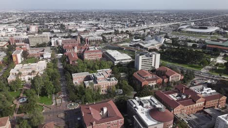 museo conmemorativo de hancock en usc, vista aérea sobre el campus de la escuela