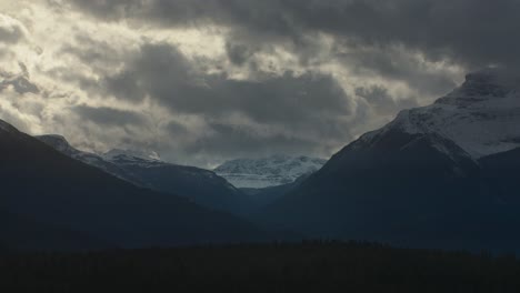 Mountain-range-with-clouds-Time-lapse