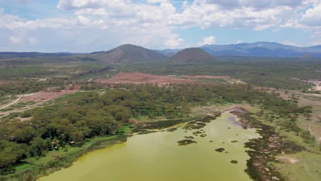 las imágenes aéreas de drones del lago elementita del valle del rift, kenia