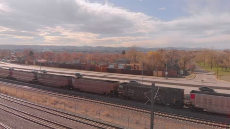 Tren-De-Ferrocarril-Que-Transporta-Carbón-Fuera-De-Denver-Colorado