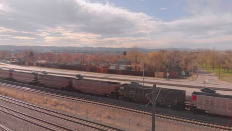 tren de ferrocarril que transporta carbón fuera de denver colorado