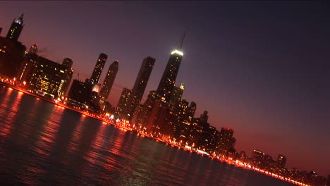 Plano-Abstracto-Del-Horizonte-De-Chicago-En-La-Noche