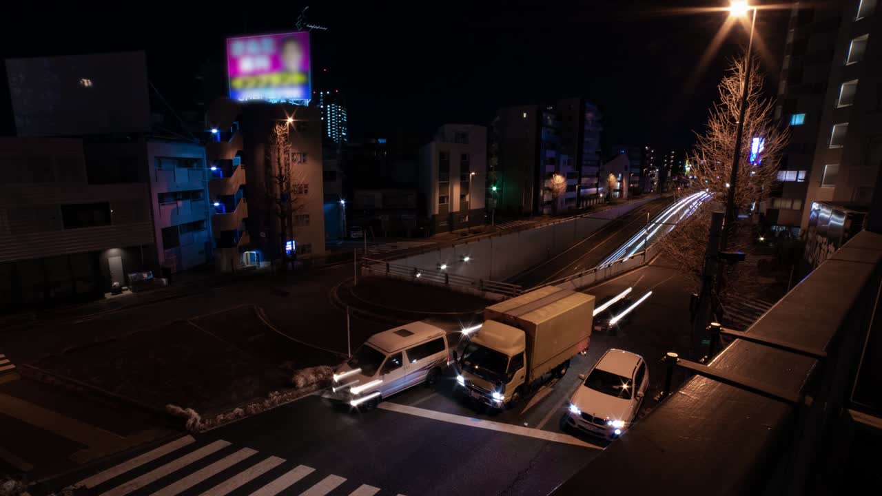 도쿄 시내 거리의 교통체증의 야간 타임스 화면