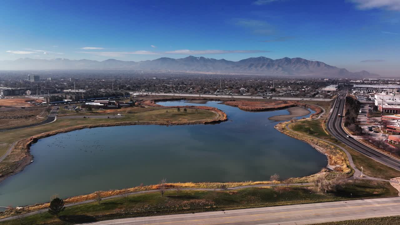 웨스트 밸리 유타의 데커 호수를 향한 공중