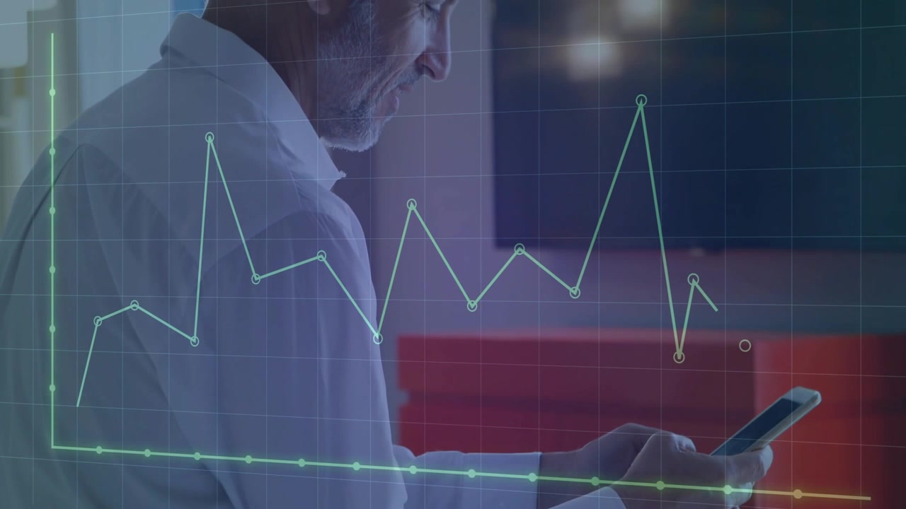 Uomo a letto che tocca il telefono e scorre, mentre un grafico finanziario a linee si anima sullo schermo analizzando il mercato