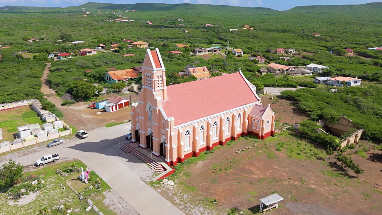 신고 양식의 로마 가톨릭 성 윌리브로두스 교회, 공중 도