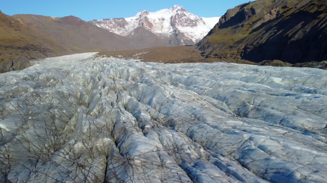 아이슬란드의 svnafellsjkull 빙하의 탁 트인 전망 - 공중 드론 샷