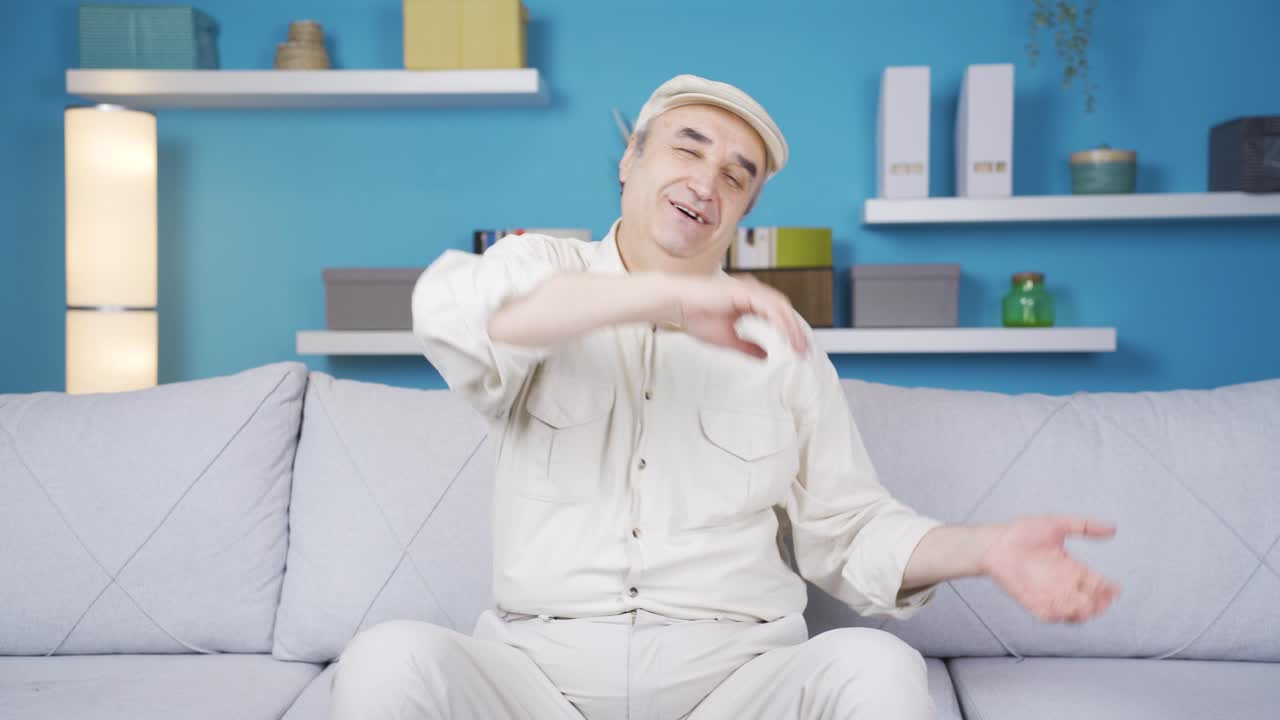 그리고 행복하고 재미있는  ⁇ 은이 춤을 춘다.