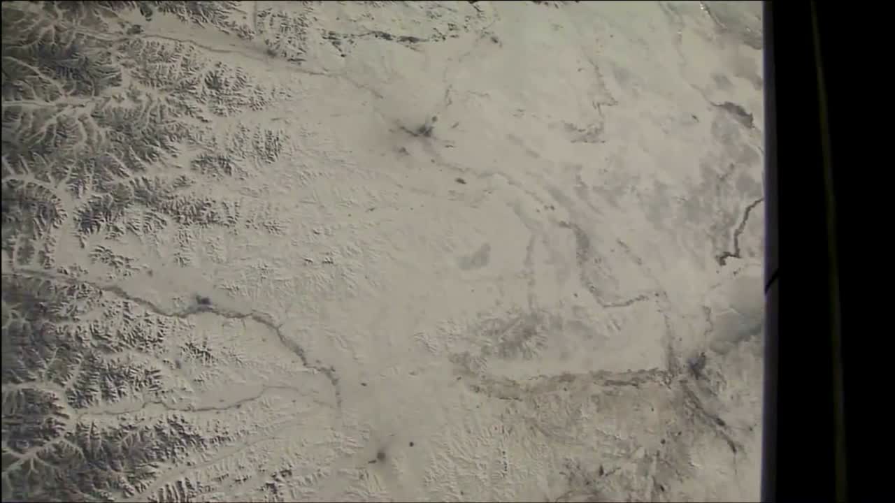 tomas de la tierra desde el espacio con paisajes nevados