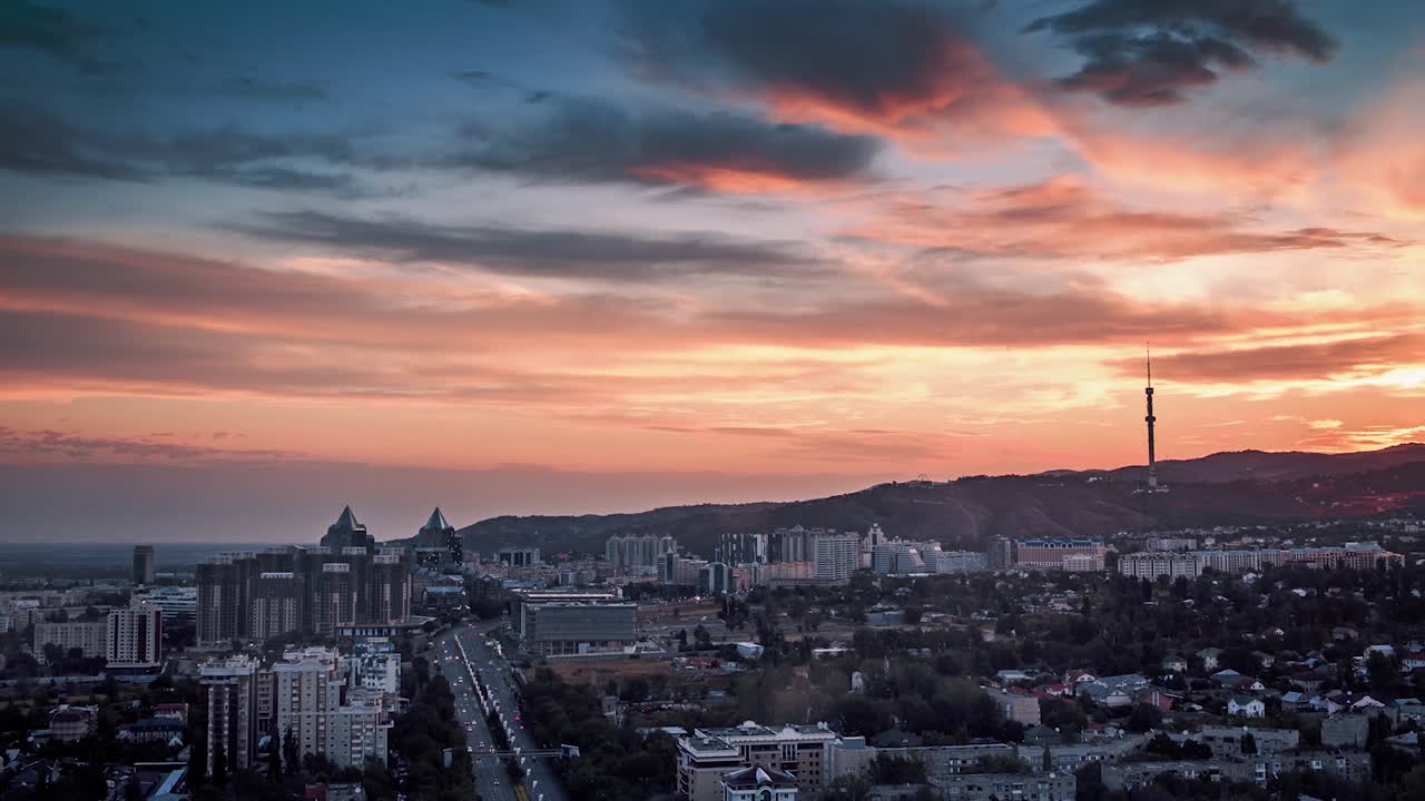 해질녘의 도시 스카이라인