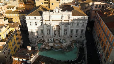 Blick-Aus-Der-Vogelperspektive-Auf-Den-Trevi-Brunnen-Im-Historischen-Stadtzentrum-Von-Rom