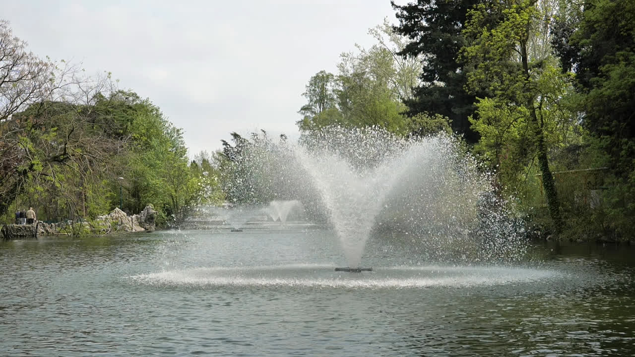 Laghetto dei Giardini Margherita pond with water fountains in slow-motion