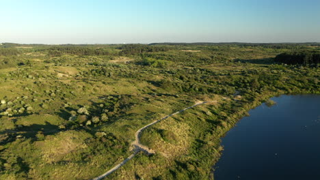 Bellas-Imágenes-Aéreas-Del-Parque-Nacional-Kennemerland-Con-Puesta-De-Sol-En-Los-Países-Bajos