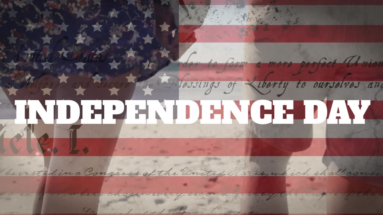 해변에서 손을 잡고 는 다양한 커플에 대한 독립기념일 텍스트의 애니메이션