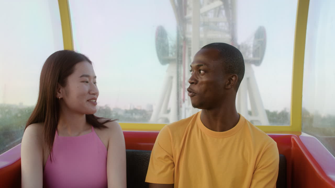 los amigos se están divirtiendo.