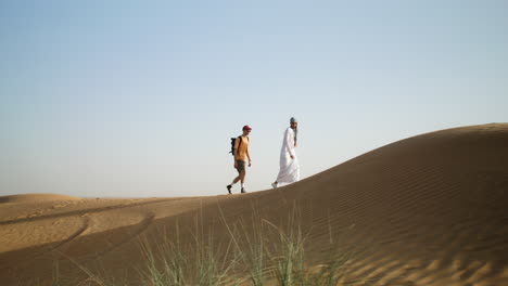 Hombres-En-El-Desierto