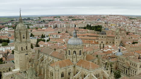 Panorama-Des-Alten-Stadtbildes-Von-Salamanca-Und-Des-Alten-Wahrzeichens-Der-Kathedrale-Von-Salamanca-In-Spanien