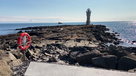 Antiguo-Faro-De-Akranes-En-Un-Día-Soleado-De-Verano,-Islandia