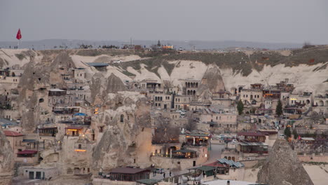 vista panorámica de casas cueva en la ciudad de göreme en la región de capadocia