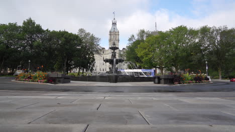 roundabout street in front of quebec parlement