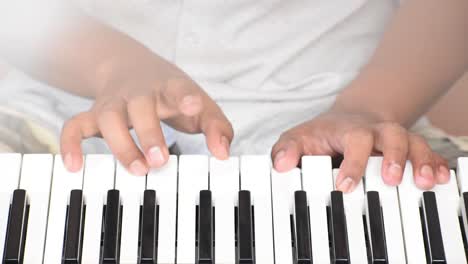 Tocar-El-Teclado,aprender-El-Teclado,tocar-Un-Instrumento-Musical