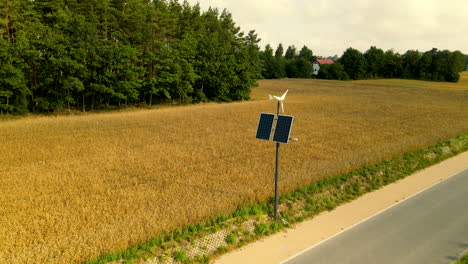 Straßenlaterne-Mit-Solar--Und-Windenergie,-Moderne-Energieversorgung-Für-Beleuchtung,-Luftumlaufbahn