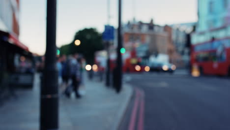 Concurrida-Calle-De-Londres-Al-Atardecer