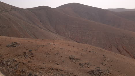 Grate-Und-Bergpass-In-Der-Abgelegenen-Gegend-In-Fuerteventura,-Kanarische-Inseln,-Spanien