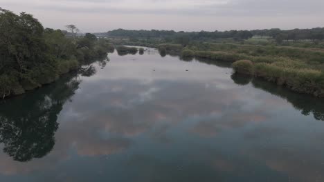 Drone-flies-low-over-the-seasonal-Komati-River,-revealing-the-vastness-of-the-bushveld