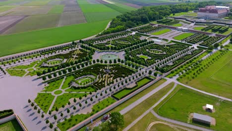 jardín barroco del palacio schloss hof en austria - panorámica aérea