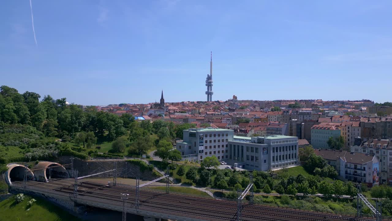 터널 브릿지, 타워 열차