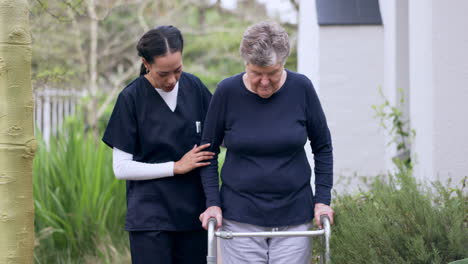 fisioterapia, caminante o enfermera que ayuda a un anciano