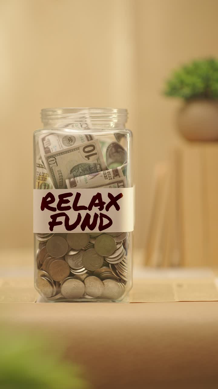 VERTICAL VIDEO OF PERSON SAVING MONEY FOR RELAX FUND