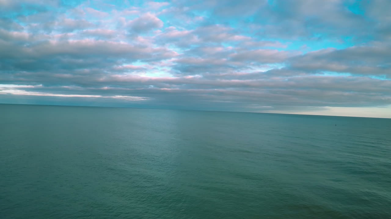 hermosa vista aérea sobre el faro de sturgeon bay en door county wisconsin 1