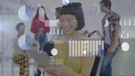 animación de las estadísticas y el procesamiento de datos sobre diversos empresarios en la oficina