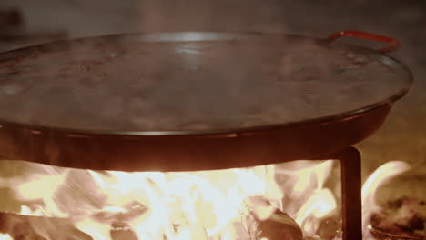 Boiling-Chicken-Paella-in-a-Large-Dish